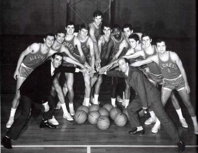 La formazione dell'All'Onestà Milano con Vittorio Tracuzzi capo allenatore